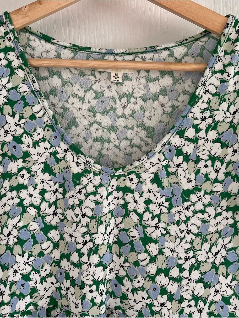 MAX STUDIO Green Floral Flutter Sleeve Tiered Dress Medium - Picture 3 of 13